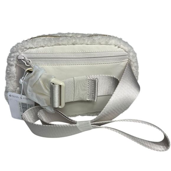 Lululemon Everywhere Belt Bag Fleece White and Gold NWT - Picture 8 of 14